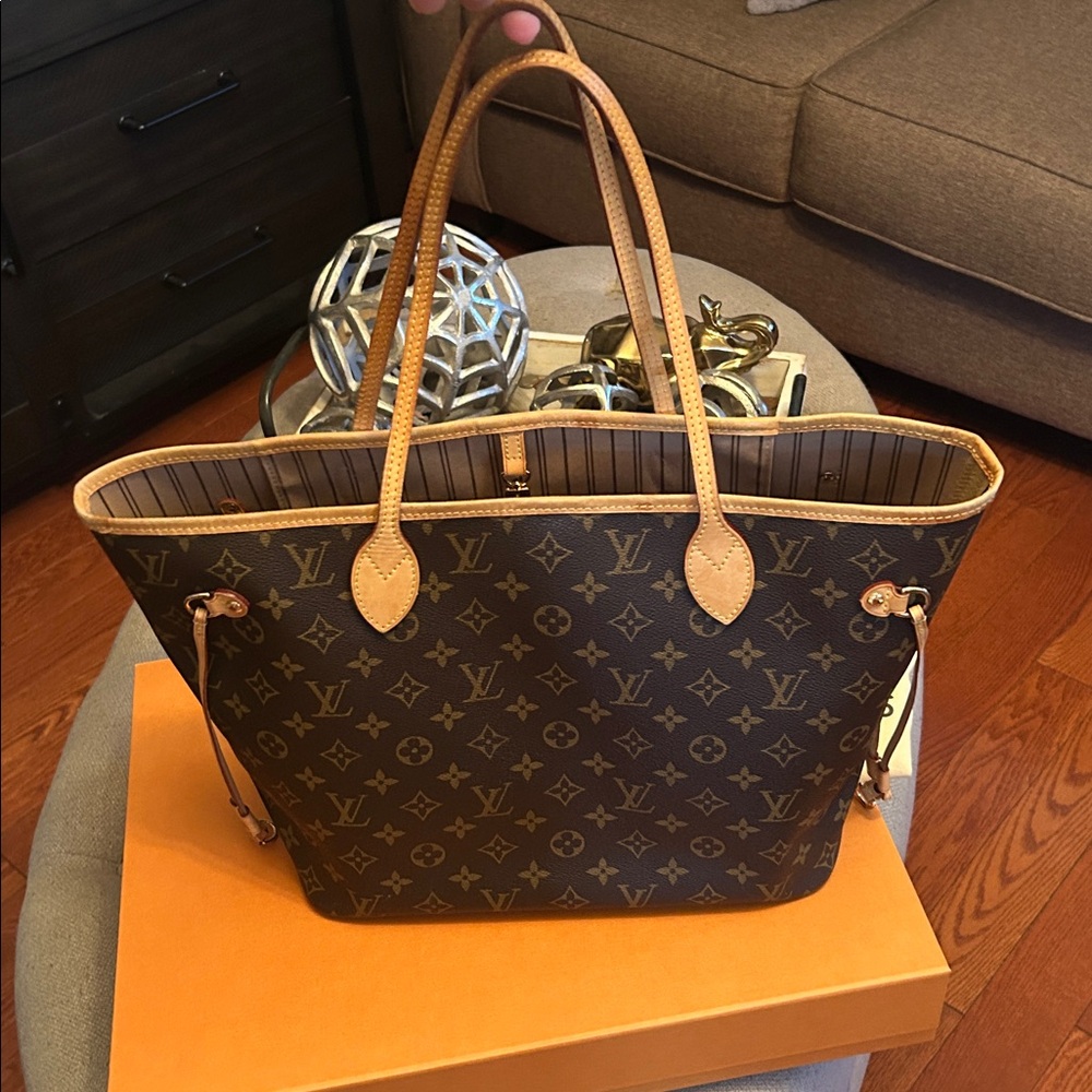 Louis Vuitton Neverfull Beige Monogram MM shoulder bag